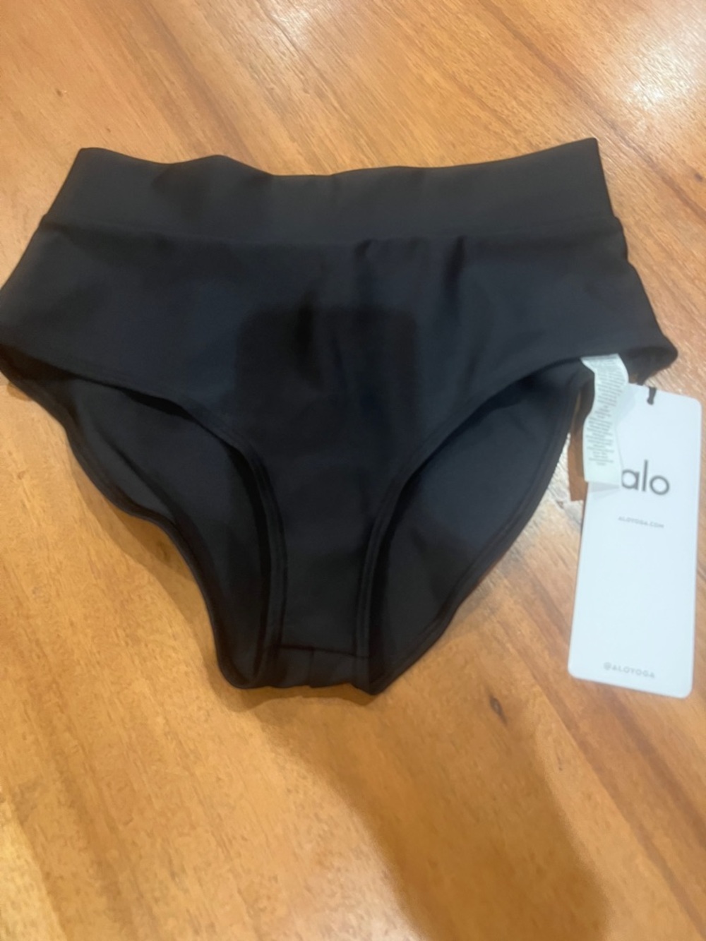ALO Yoga record breaker boy shorts / Black High-Rise Swim Briefs